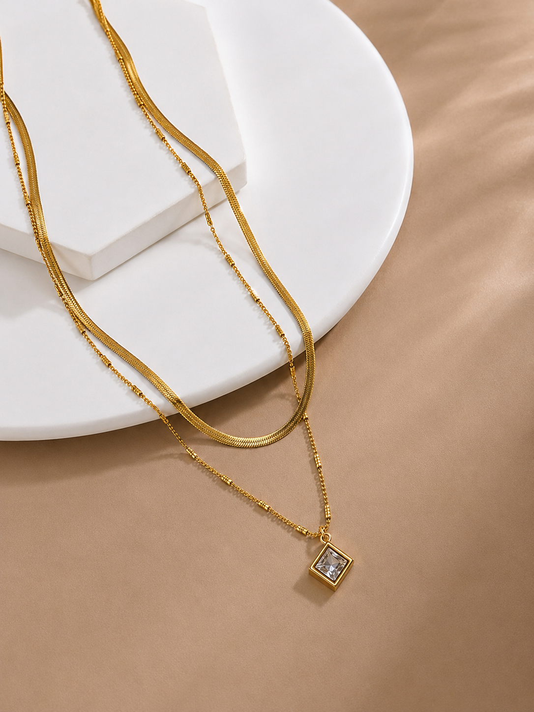 MOONKISS CRYSTAL NECKLACE