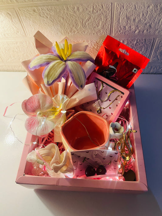HEER MINI HAMPER BOX